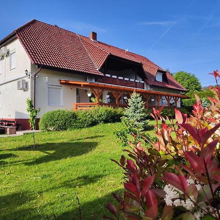 Havasi Üdülőház Gyenesdiás Esterno foto